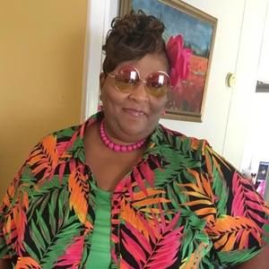 Meet your Posher, Debora